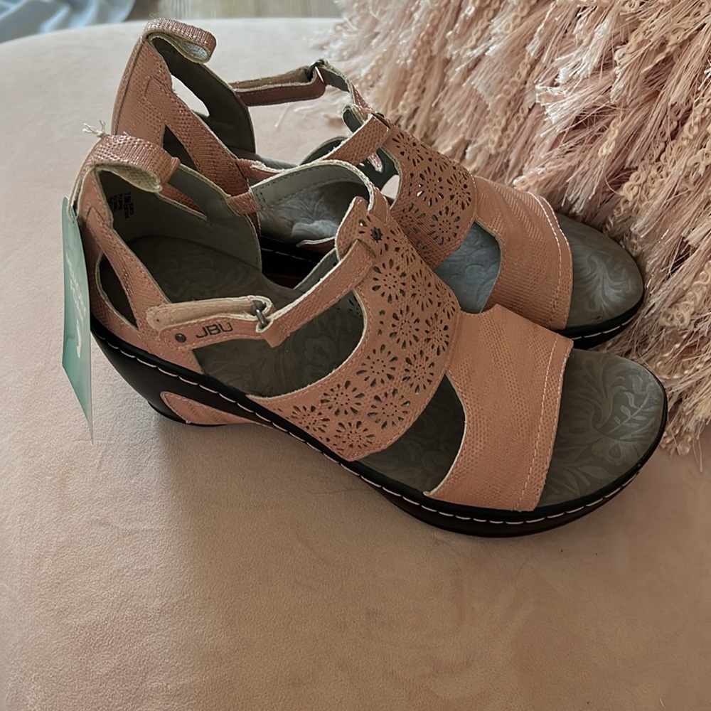 NWT JBU by Jambu pink shimmer sandals. Size 7 1/2 - Picture 2 of 6